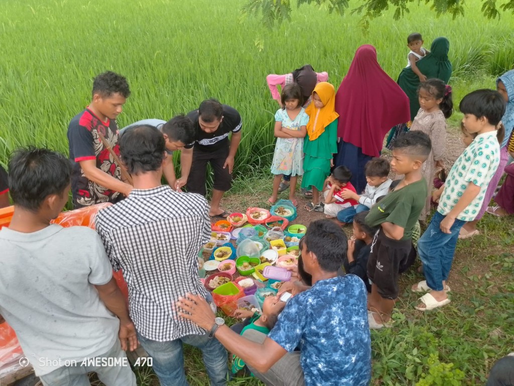 Kegiatan Kenduri Blang di Desa Ribeun merupakan tradisi adat yang dilaksanakan oleh masyarakat sebag